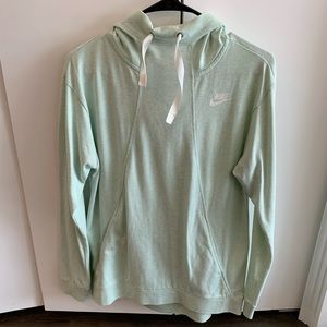 Women’s NIKE Sweatshirt 💚